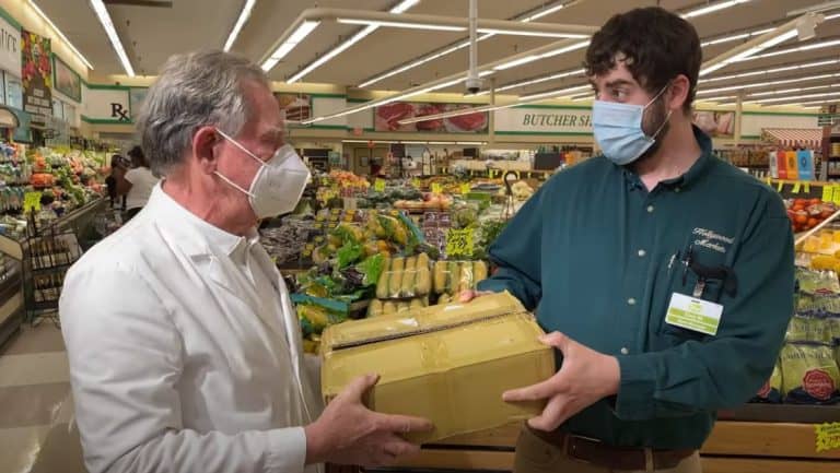 Sandy Munro gives out masks to grocery stores